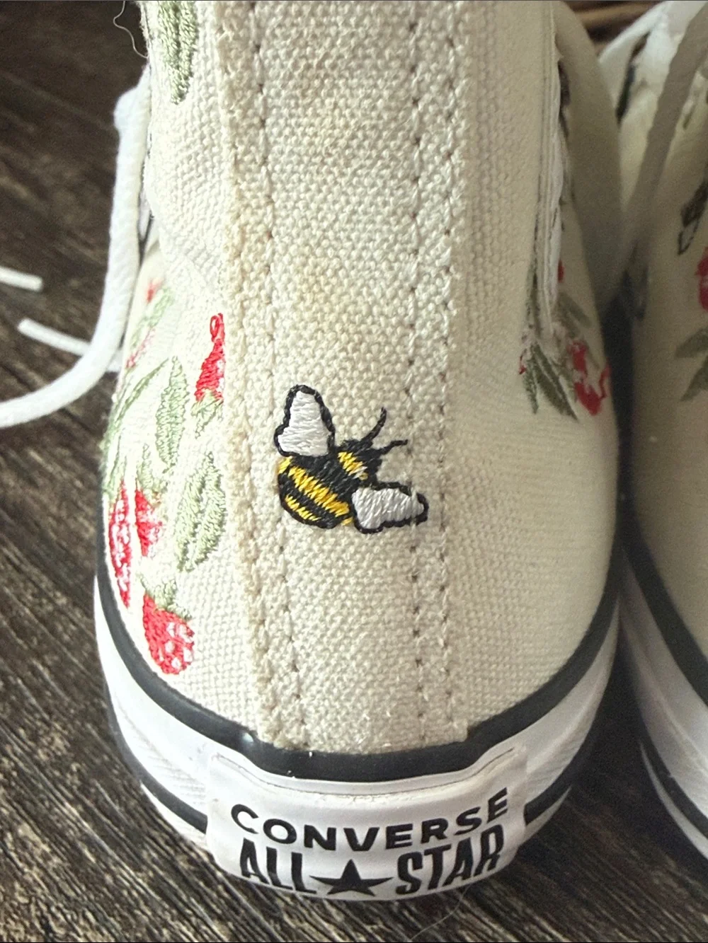 Converse Kids Berries & Bees High Top Shoes Size 2 Youth EUC